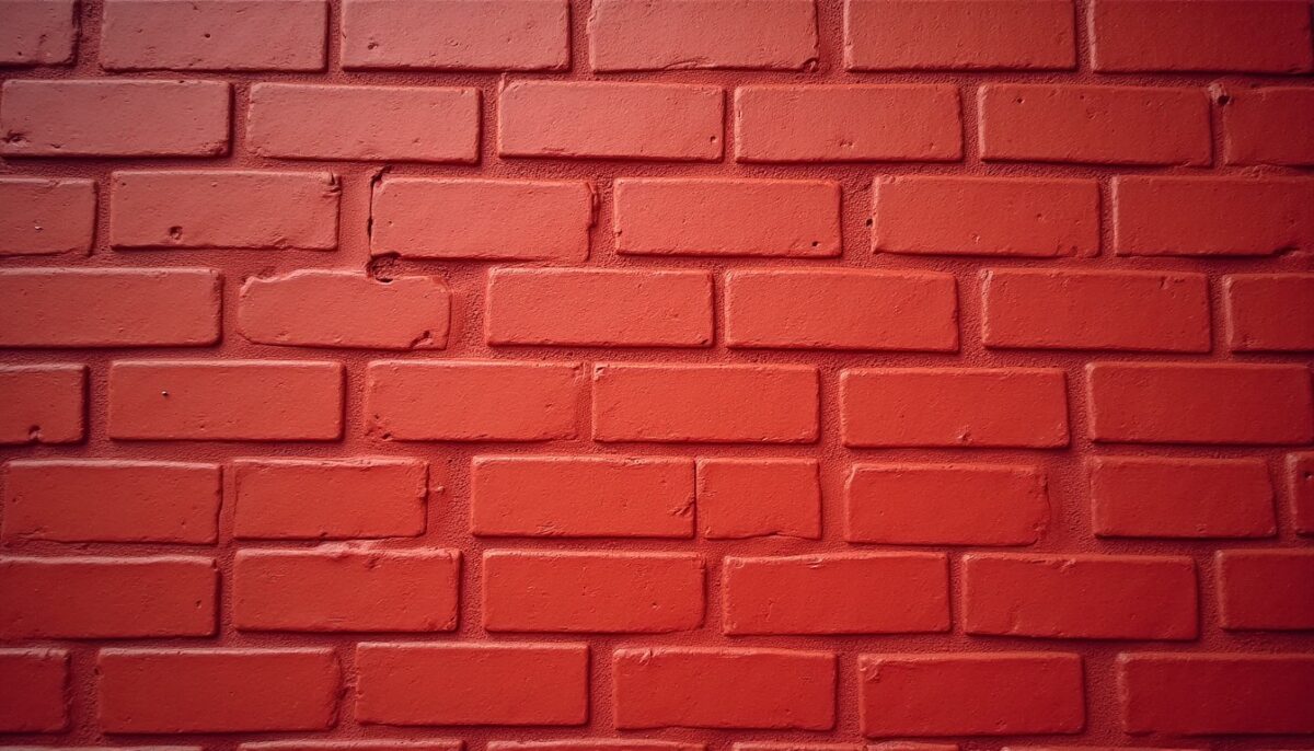 Mur en brique rouge de 7 cm : support structural ou cloison légère ?